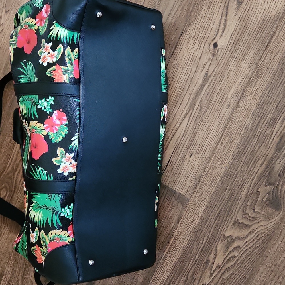 BeBe Travel Duffle Bag Black with tropical flowers - Picture 3 of 6